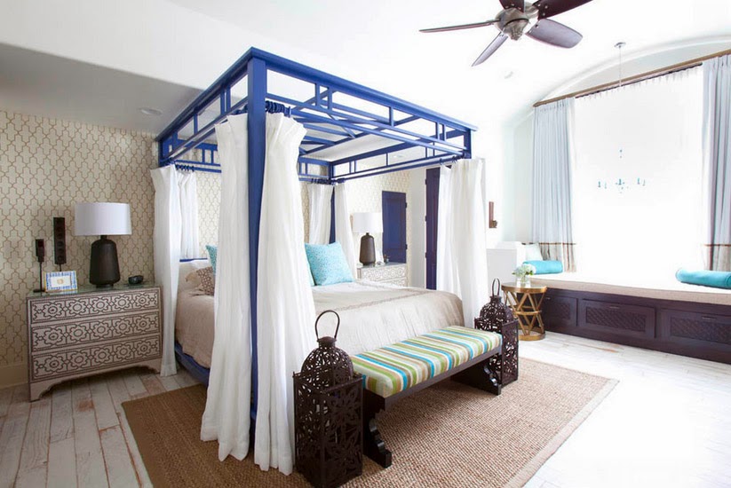 Yatak Odası İç Fotoğraf Fikirlerinde Yatak Kanopisi.  Osmanlı tarzı kral yatak için muhteşem mavi çerçeve