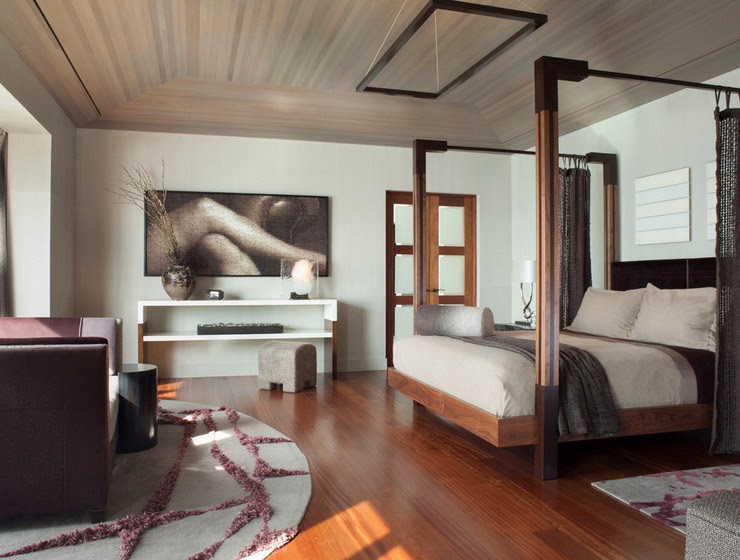 Yatak Odası İç Fotoğraf Fikirlerinde Yatak Kanopisi.  Ahşap süsleme ve kişiselleştirme dekorasyonlarıyla modern yatak odası stili