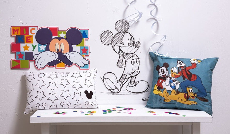 Mickey Mouse'un 90. doğum gününü kutlayın ve çocuk odasını aydınlatın
