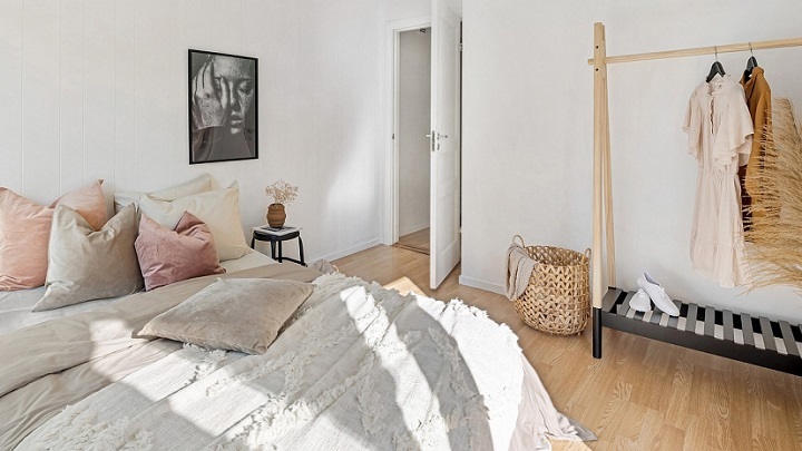 Schlafzimmerdekoration-mit-weißen-Wänden