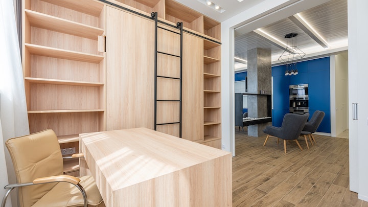 ufficio-con-mobili-in-legno