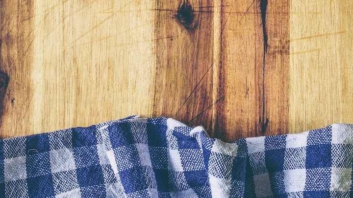 toalha de mesa-mesa-de-madeira