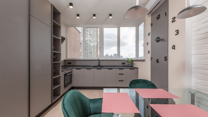 moderne-küchenmöbel-grau-farbig