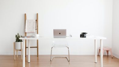 beyaz renkli ofis masası