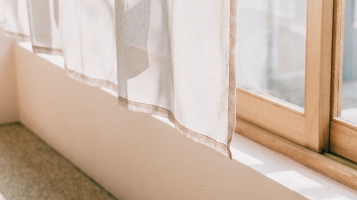 O que você precisa saber para escolher as melhores cortinas de tecido para sala