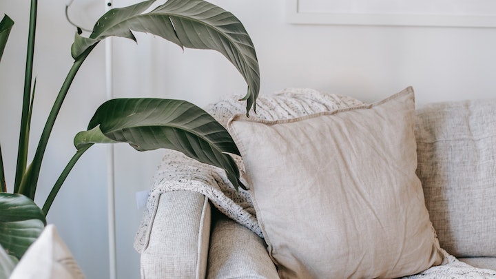 7 vantaggi di un divano a due posti in soggiorno