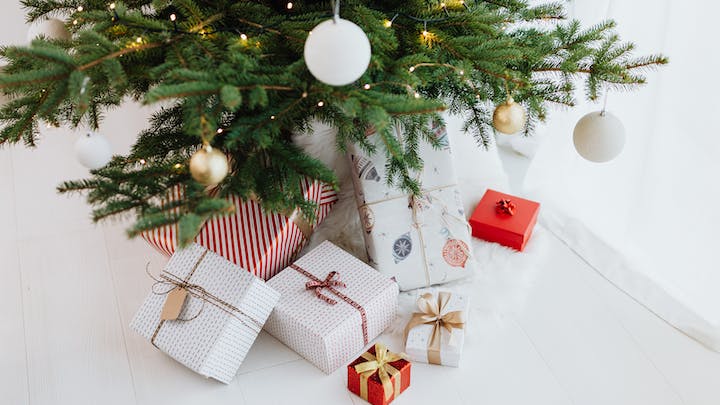 Noel ağacının-tabanındaki-hediyeler