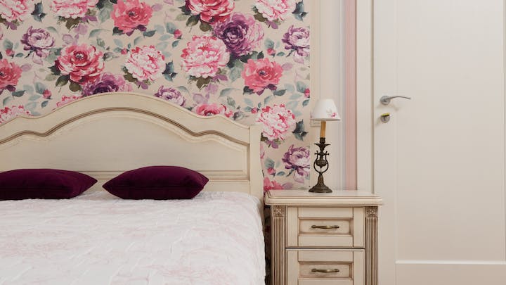 Kucuk cift kisilik yatak odalarini dekore etmek icin 8 ipucu