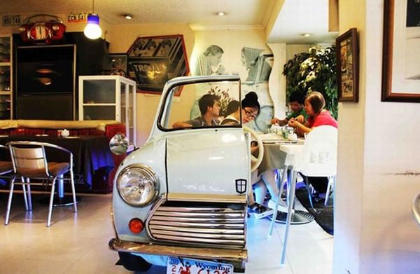 araba dekorasyonlu lokanta  2 Otomobil temalı ilginç bir restaurant dekorasyonu