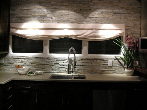 doğal taş görünümlü mutfak 600x450 Doğal taş görünümlü şık mutfaklar 