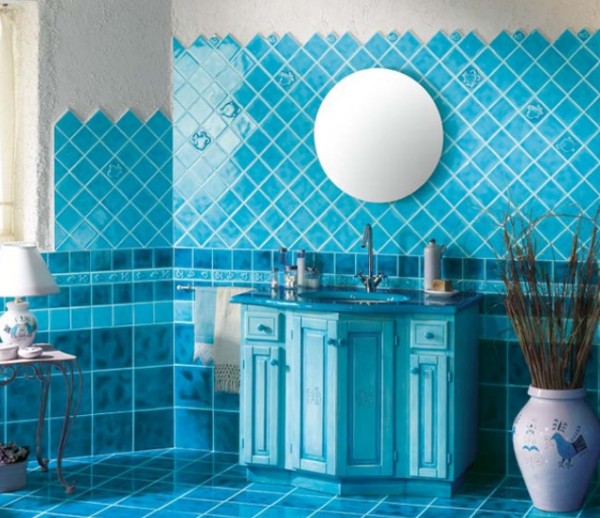 mavi banyo dekorasyonları 6 600x518 Mavi renkli banyo dekorasyonları